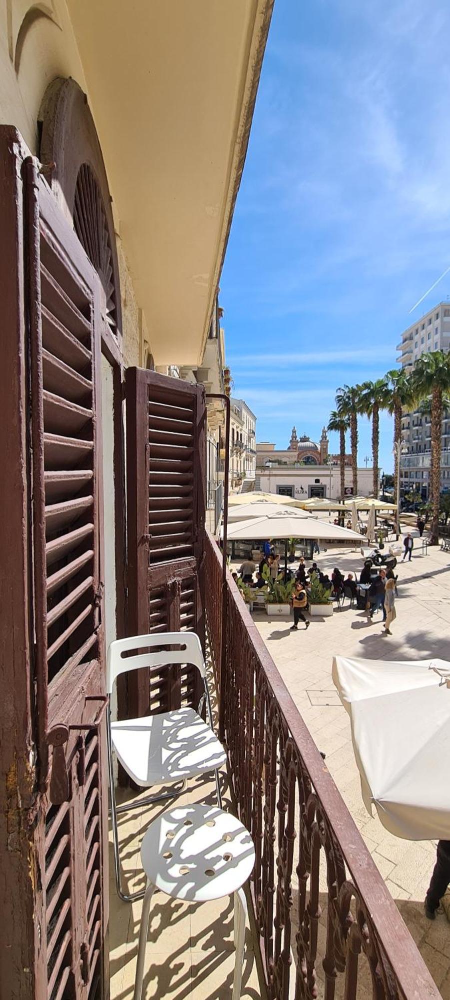 Palm Central House Бари Экстерьер фото