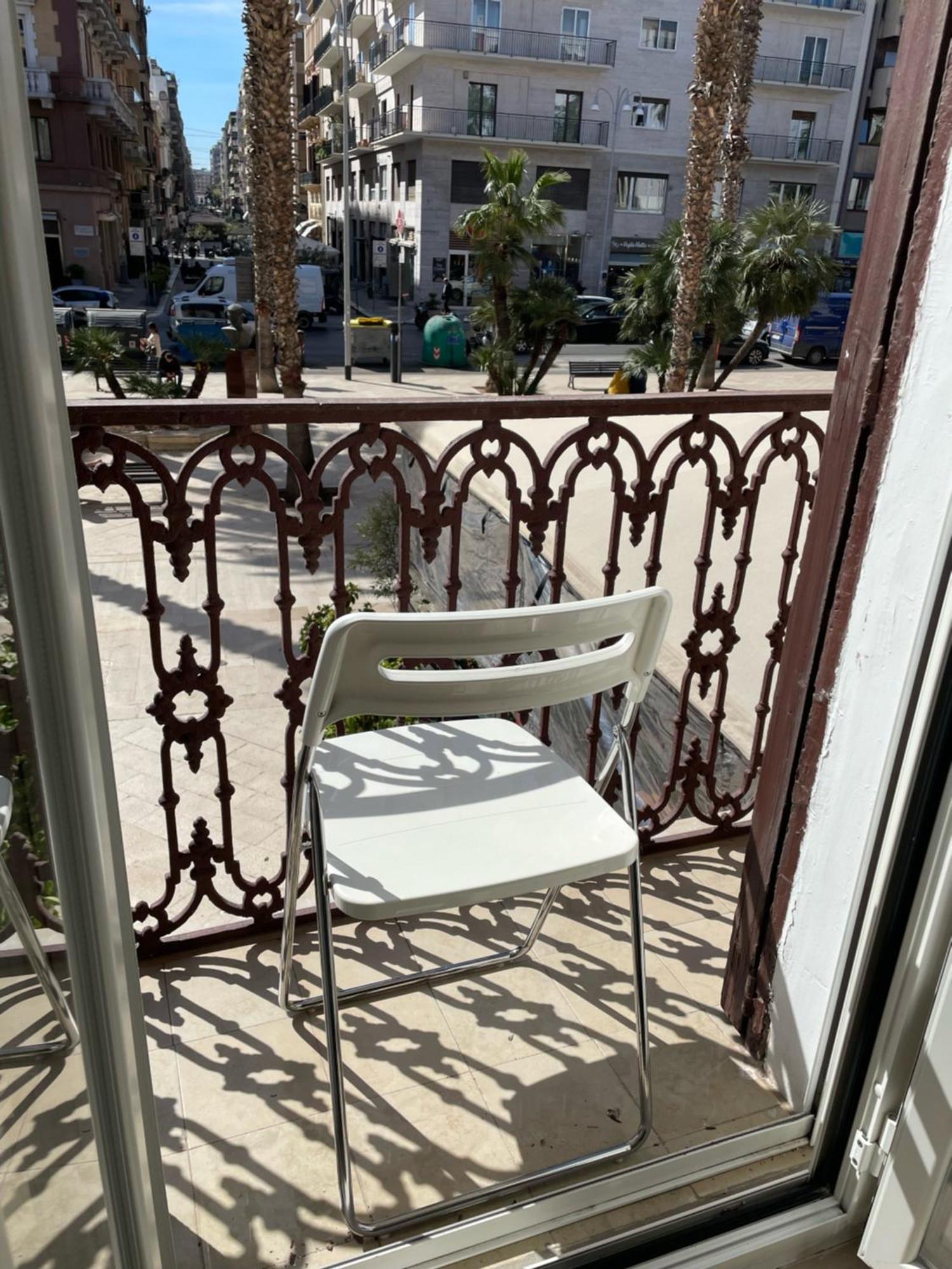 Palm Central House Бари Экстерьер фото